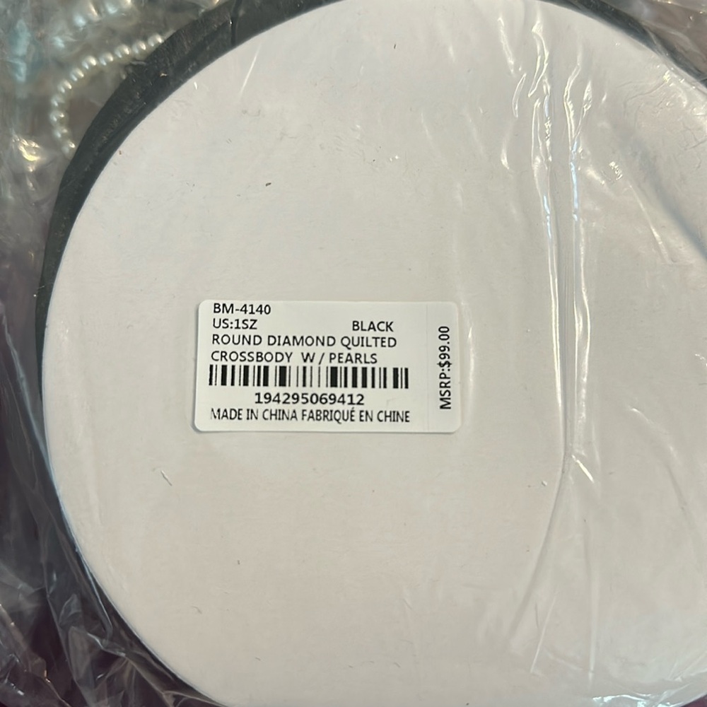 Round diamond Quilted Black with Pearls